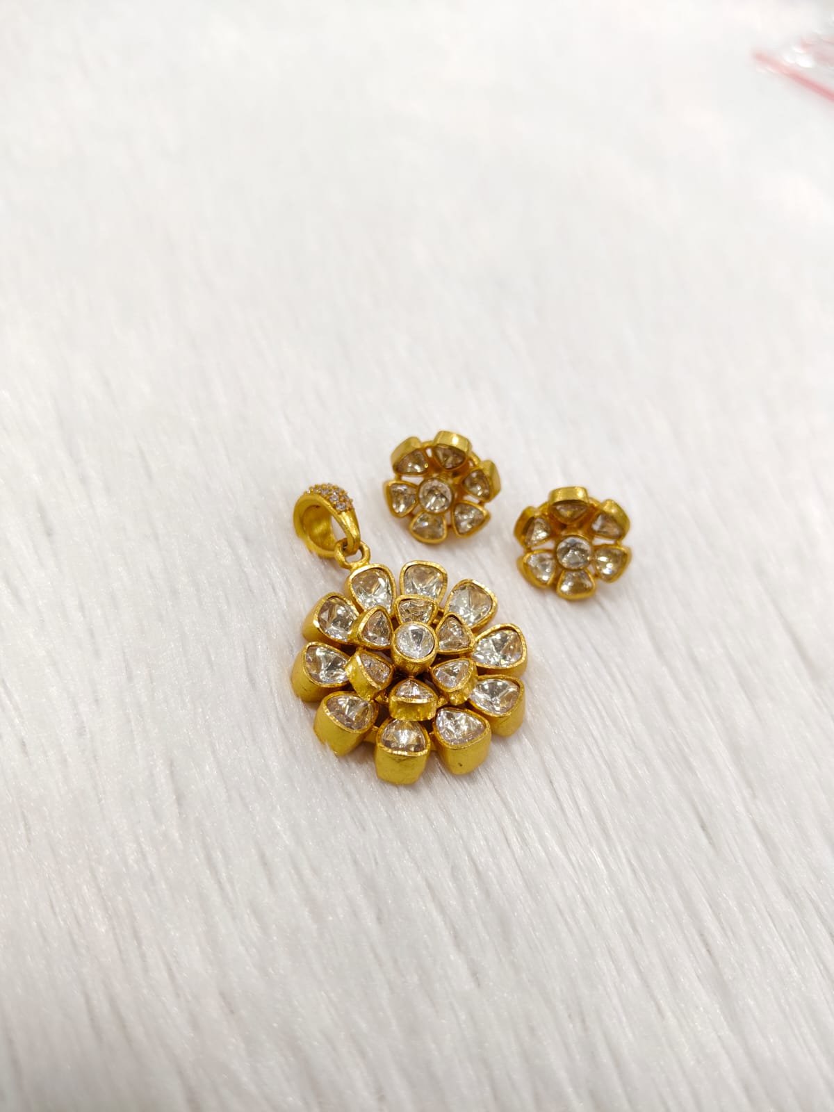 MODSSAINATE PENDANT SET