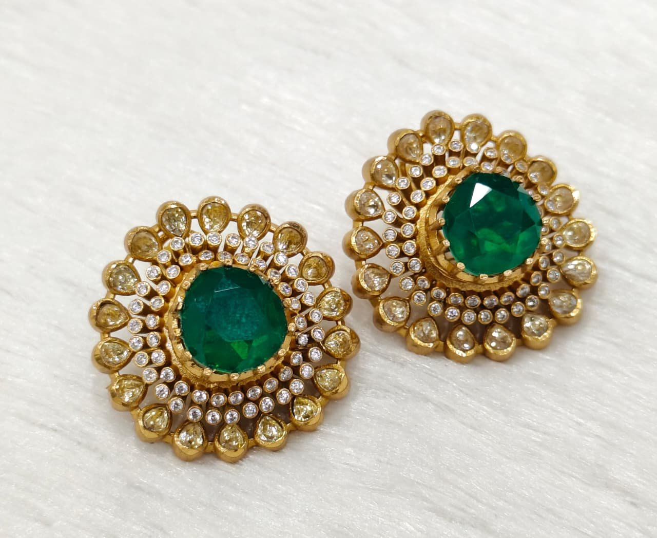 MOSSAINATE STUD 22CT GOLD POLISH