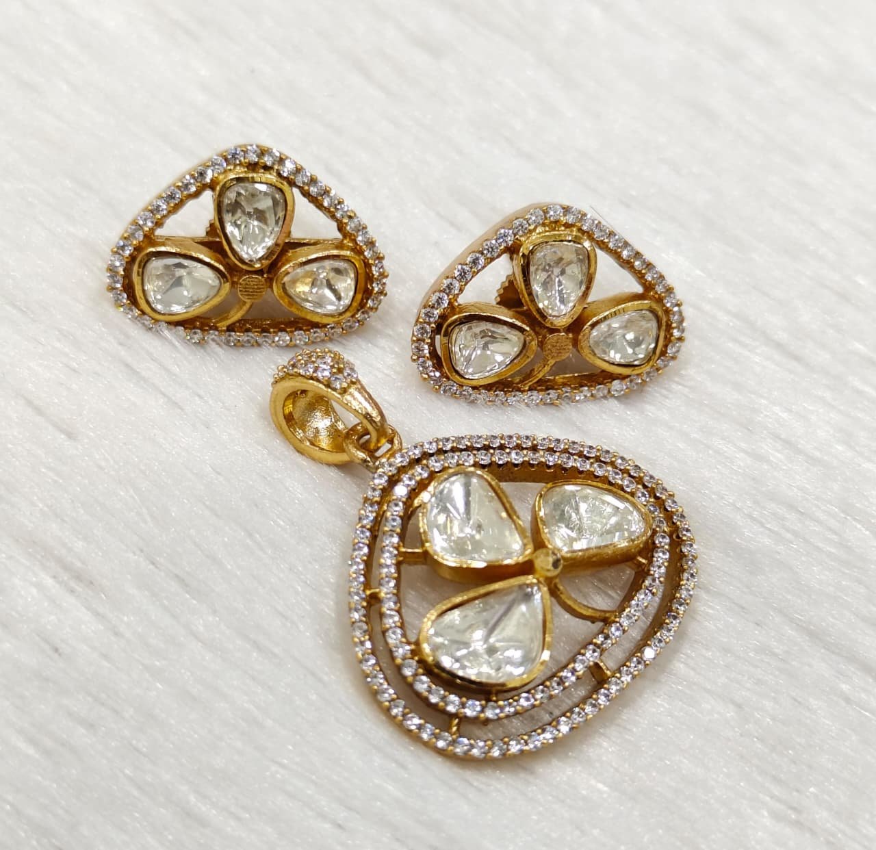 Luxury Kundan Pendant Set – Gold Plated with American Diamonds