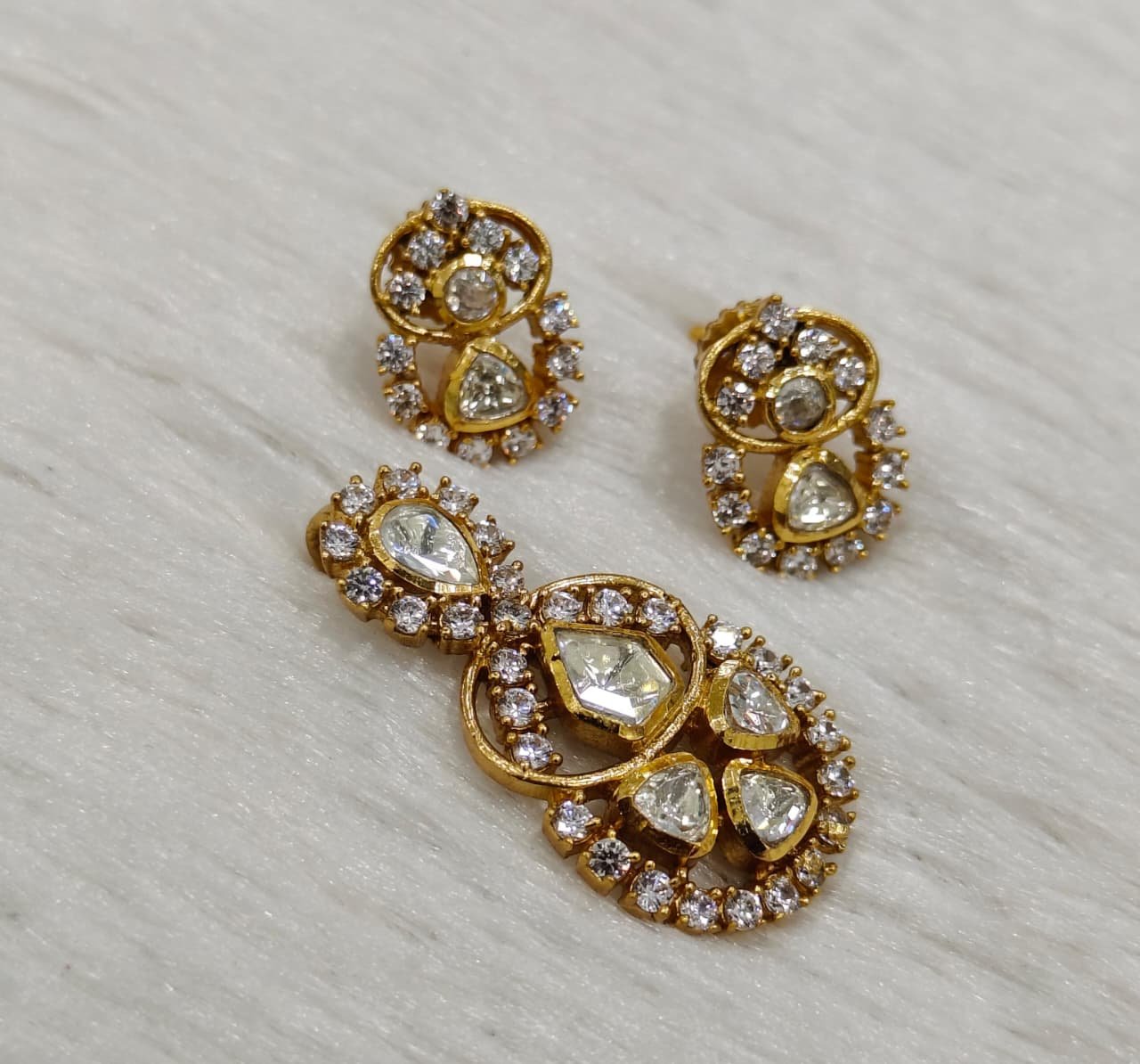 Luxury Kundan Pendant Set – Gold Plated with American Diamonds