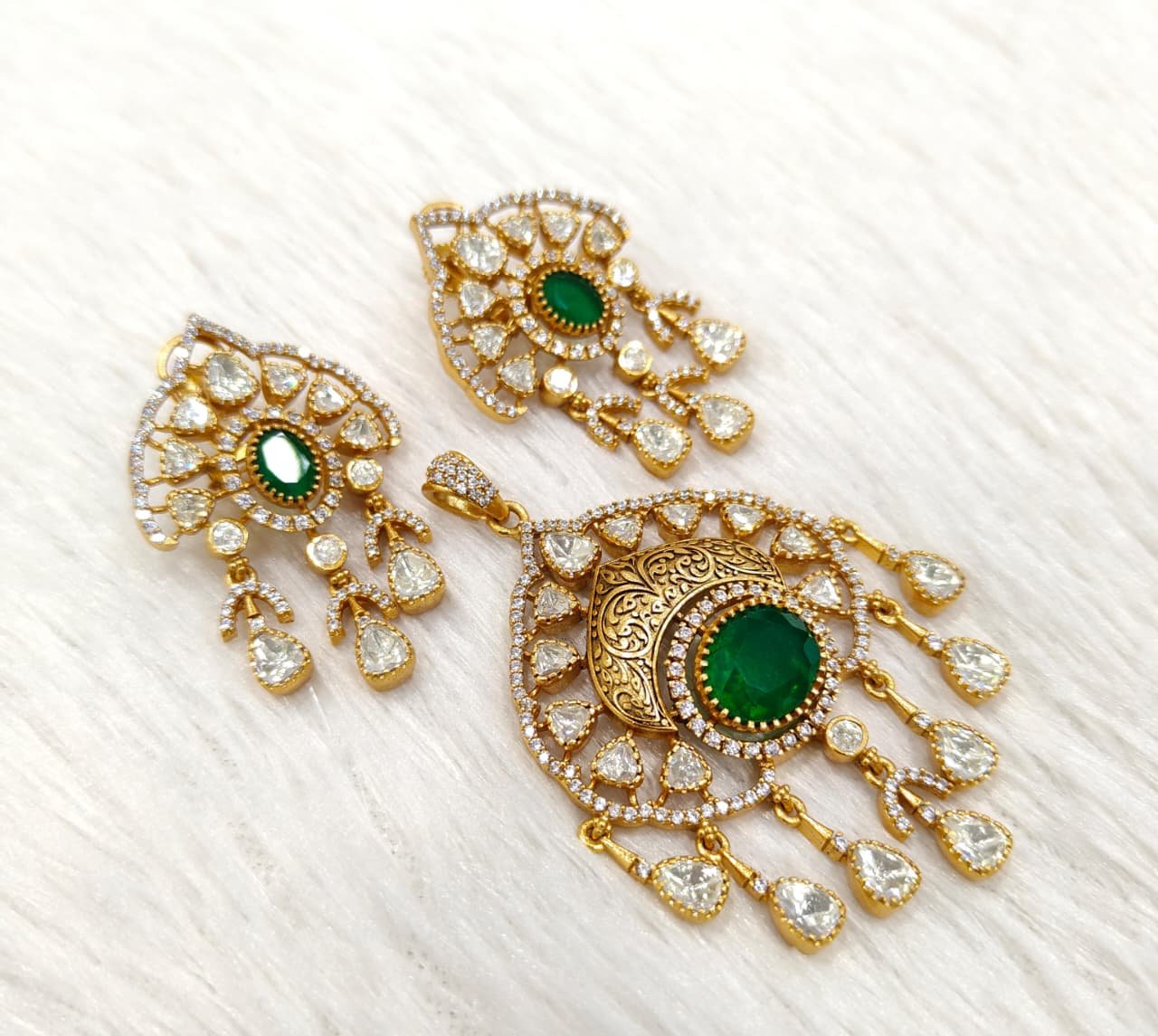 Luxury Kundan Pendant Set – 22K Gold Plated with American Diamonds