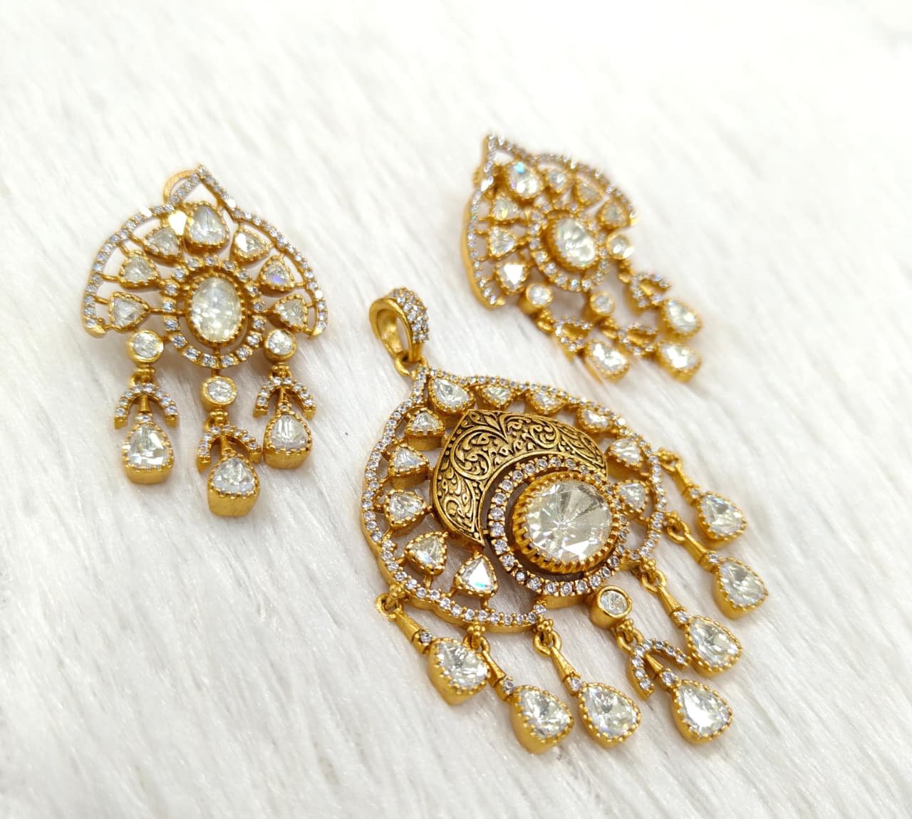 Luxury Kundan Pendant Set – Gold Plated with American Diamonds