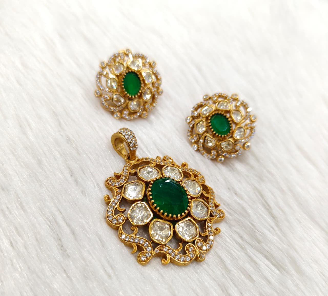 Emerald Green mossainate Pendant Set